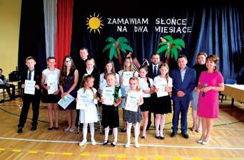 Szczerze dziękowali swoim nauczycielom i wychowawcom za trud wychowania i edukację.