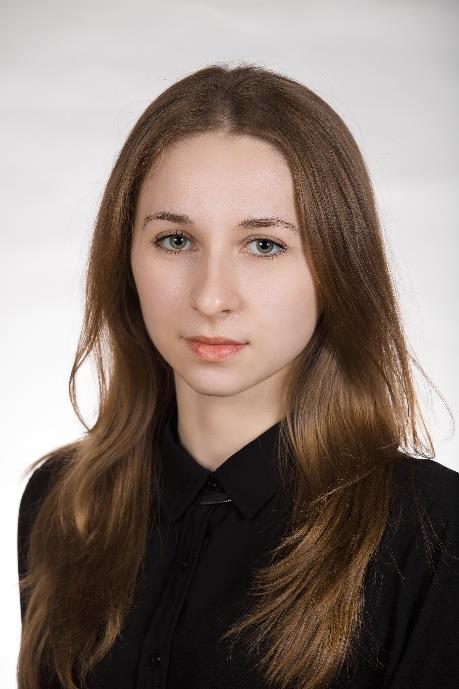Katarzyna Zygmunt absolwentka klasy IIIb, klasa