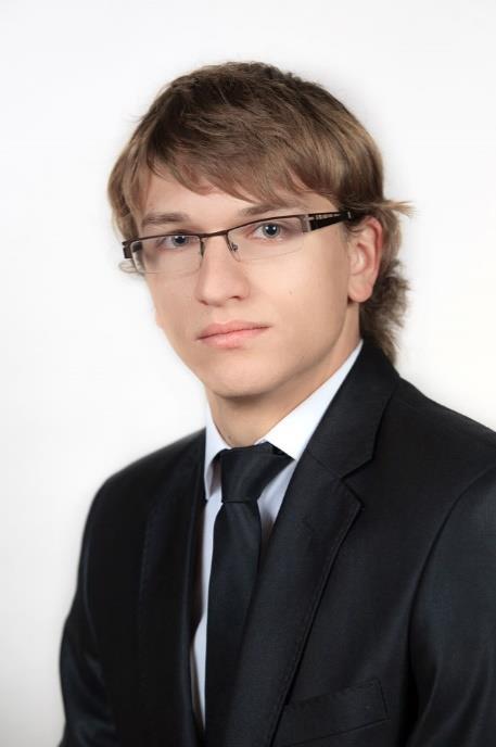 Wojciech Kozyra absolwent klasy IIId, klasa matematycznofizyczna, średnia - 4,82, zachowanie wzorowe, I miejsce w Olimpiadzie Informatycznej ORACLE, laureat III stopnia oraz indeks na wyższą uczelnię