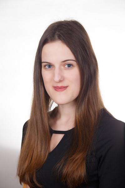 Hejda Weronika absolwentka klasy IIIb, klasa