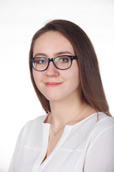 Rauza Gabriela absolwentka klasy IIIb, klasa biologicznochemiczna, średnia 4,75, zachowanie wzorowe Słychan Katarzyna absolwentka klasy IIIb,