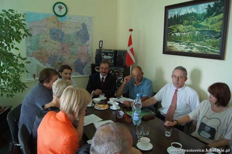 Spotkanie dotyczące organizacji VI Forum Edukacyjnego W dniu 12 września 2012 r. w Urzędzie Gminy Leśniowice odbyło się spotkanie dotyczące organizacji w gminie Leśniowice VI Forum Edukacyjnego.