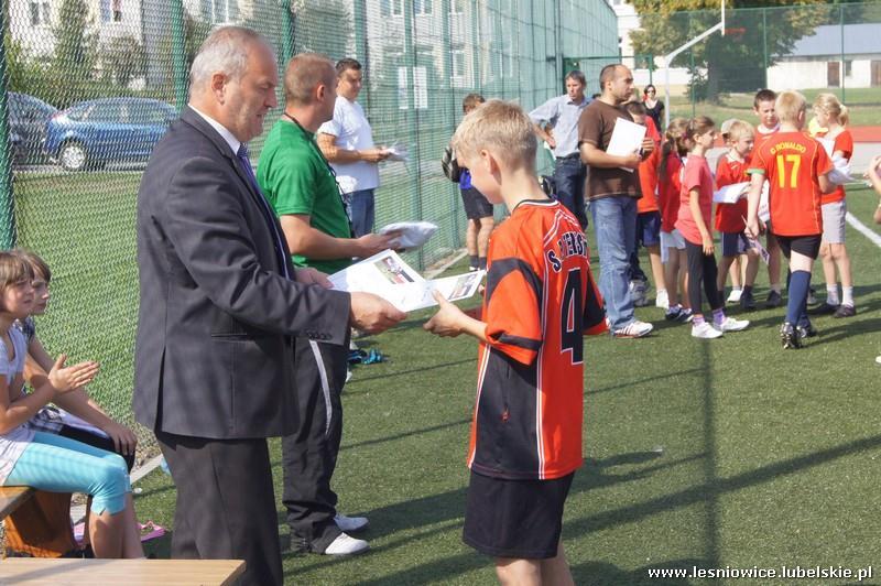 - I miejsce zajęła drużyna ze Szkoły Podstawowej w Leśniowicach, - II miejsce zajęła drużyna ze Szkoły Podstawowej w Sielcu, - III miejsce wywalczyła Szkoła Podstawowa