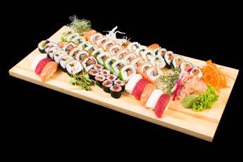 7 ZESTAW 7 (58 SZT.) Uramaki Gold z łososiem (10 szt.) Uramaki z łososiem w avocado (10 szt.) Uramaki z krewetką w tempurze (5 szt.) Uramaki Kegon (5 szt.