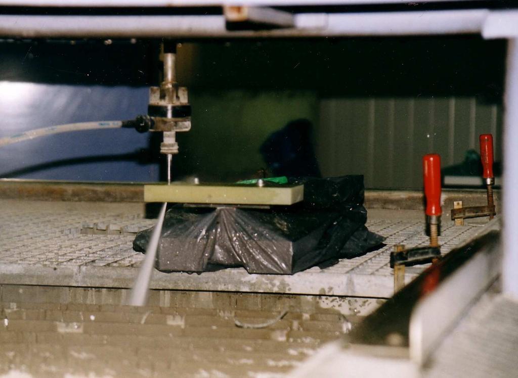 firm stosujących technologię wysokociśnieniowego strumienia wody.