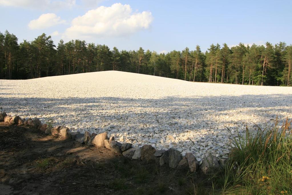 Prace przy sypaniu tłucznia kamiennego trwały w końcowych dniach maja, przez cały miesiąc czerwiec oraz pierwsze dni lipca 2017 roku.