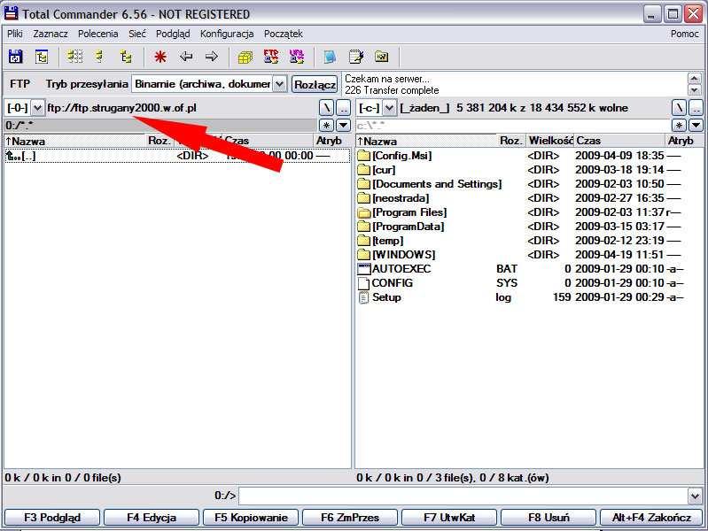 Screen 5. Wygląd programu Total Commander po połączeniu z serwerem Jak widzisz, zostało utworzone połączenie ftp, a w miejscu wskazanym strzałką, znajduje się adres serwera.