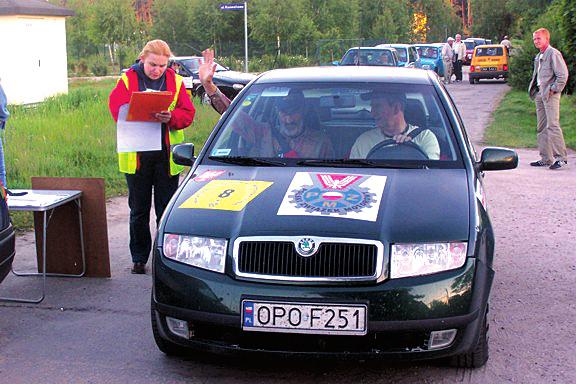 twierdzić w naturze swój przejazd.