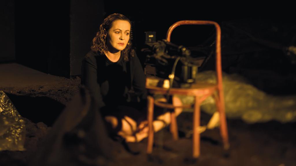 WERNER SCHWAB PREZYDENTKI Przekład: MONIKA MUSKAŁA Reżyseria: PIOTR KRUSZCZYŃSKI Scenografia, kostiumy, światła: JUSTYNA ŁAGOWSKA Muzyka: JACEK KITA Ruch sceniczny: MAĆKO PRUSAK Konsultacje