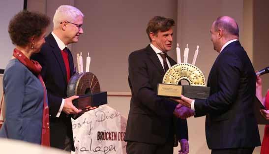 4 Editorial Liebe Leserinnen und Leser, seit 25 Jahren verändern wir Perspektiven lautete unser Jubiläumsmotto 2016.