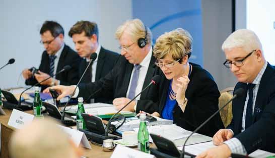 Gremia 41 Członkowie po stronie niemieckiej: dr Claudia Stutz (Federalny Urząd Kanclerski), dr Bertram von Moltke (Federalne Ministerstwo Spraw Zagranicznych), sekretarz stanu Jörg Röhmann