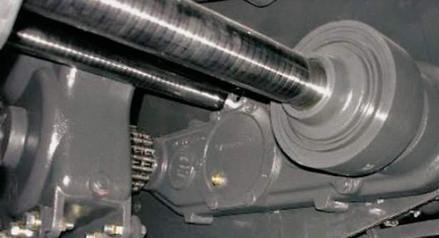 Podbieracz, system Integral Rotor i ramię podające są zabezpieczone sprzęgłami typu krzywkowego, które automatycznie się włączają w razie przeciążenia.