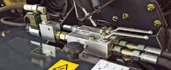 OmniCut Zamiast standardowego systemu podającego Integral Rotor bez zespołu tnącego, firma DEUTZ-FAHR oferuje system OMNICUT Integral