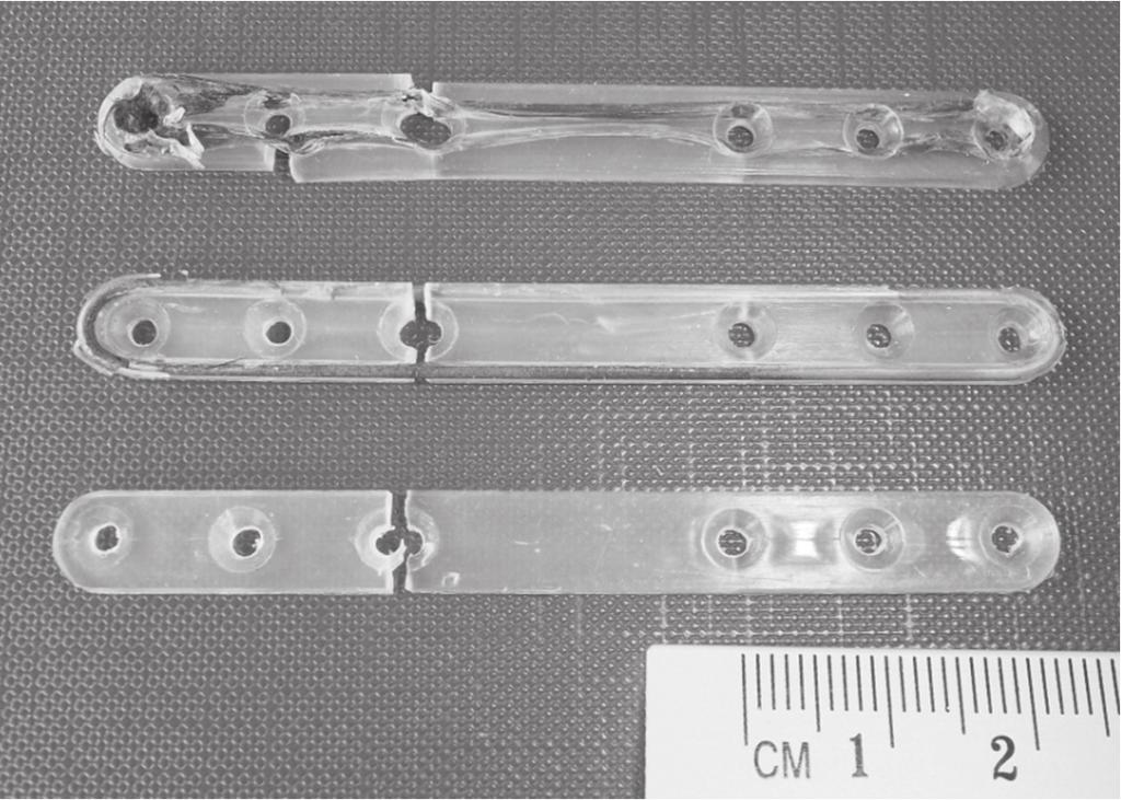34 RYS. 4. Płytki zespalające po zniszczeniu, od góry: PLA/C, PLA/Mg oraz PLA. FIG. 4. Ruptured fixation plates, from the top respectively: PLA/C, PLA/Mg and PLA. RYS. 5.