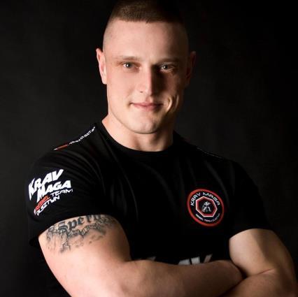 Krzysztof Lewicki instruktor Krav Maga (KRAV MAGA NETWORK ), instruktor rekreacji ruchowej w specjalności samoobrona, instruktor boksu, instruktor DEFENDO (PERSONAL PROTECTION), brązowy medalista