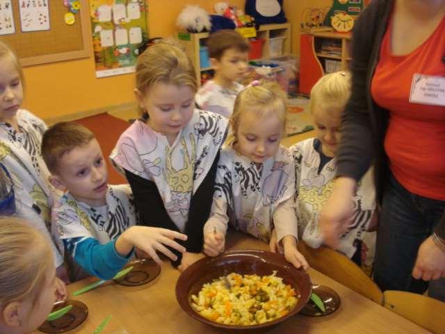 Dzieci w naszym przedszkolu wiedzą co to zdrowe odżywianie, dlatego też podczas