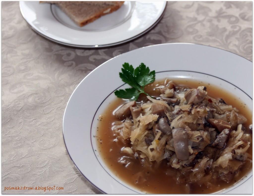 *Bulion Warzywny Składniki: (2 litry wywaru) 2 cebule posiekane w pióra, 2 pory pokrojone w talarki, 4 łodygi selera pokrojone w kostkę, 4 marchewki pokrojone w słupki, 125 gram świeżych