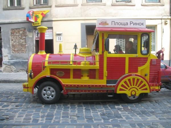 .. Taką ciuchcią można przejechać krajoznawczo przez Lwów:) Z