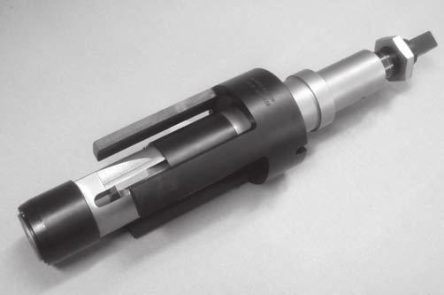 The cutter blades are made out of the HSS what assure long life time (when used with proper cutting speed) A single blade is used in cutters from PTTC-82 to PTTC-254.
