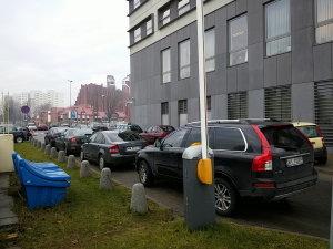Chłopie ta dzielnica ma tysiąc problemów a to ze kierowca volvo zaparkowal na zakazie jest najmniejszym z