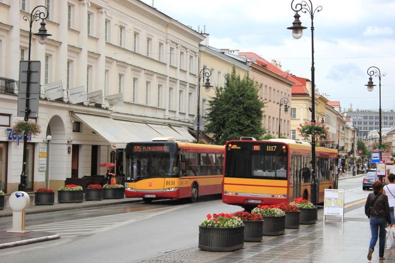 kierowców codziennie przewozi ok.