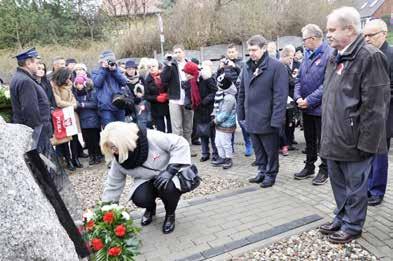 i magazyn nformacyjny 11 listopada w Rokitkach - odsłonięto obelisk Mieszkańcy gminy Tczew uczcili dzień 11 listopada w miejscowości Rokitki, gdzie postawiony został pomnik upamiętniający ofiary