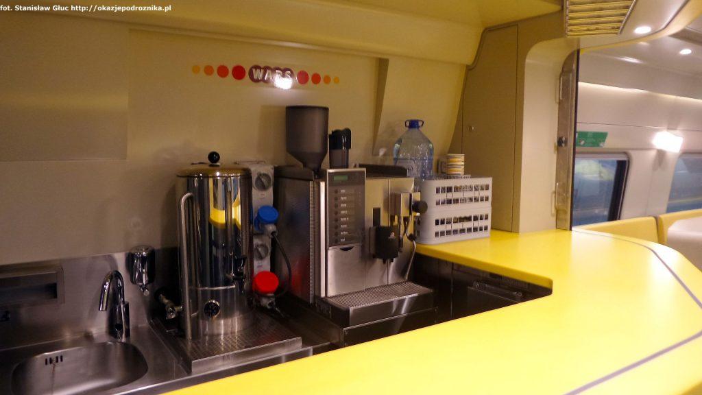 Zauważcie nie ma tutaj żadnych zbędnych elementów jak i we flircie czy klasycznym wagonie restauracyjnym Pendolino jest dodatkowo wyposażony w dobrej jakości ekspres do kawy Zdjęć członu barowego