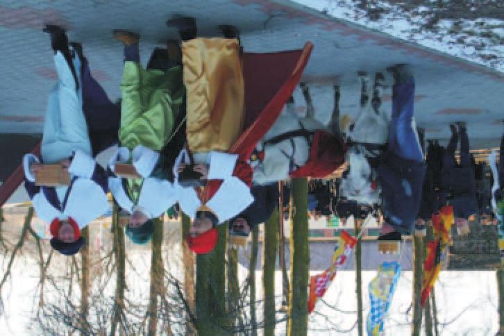 13 ORSZAK TRZECH KRÓLI PO RAZ DRUGI W CHOCENIU tywnej promocji czytelnictwa przyniesie w przyszłości zaplanowane skutki w pos- taci trwałego zainteresowania dzieci i młodzieży książkami.