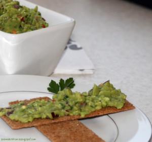 ściereczką i odstawiamy w ciepłe miejsce. Po upływie doby zakwas jest już aktywny i gotowy do użycia. perfect guacamole Moja przygoda z guacamole zaczęła się w pewnej meksykańskiej restauracji.