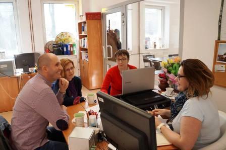 Centrum doradza Bazując na wieloletnim doświadczeniu we współpracy z podmiotami społecznymi Centrum Aktywności Obywatelskiej przygotowało dla Państwa ofertę doradczą, która z jednej strony pozwoli
