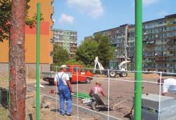 14 MOJA SPÓŁDZIELNIA 8/2010 Jest plac budowy, będzie boisko Wsierpniu ubiegłego roku oddano do użytku mieszkańców boisko do gry w siatkówkę i koszykówkę na osiedlu Chemik przy ul.