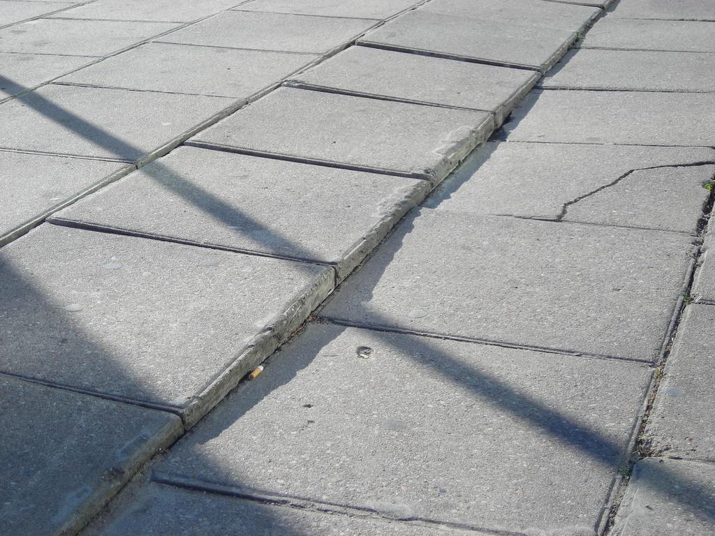 ) Wytyczone miejsca do parkowania przy al.