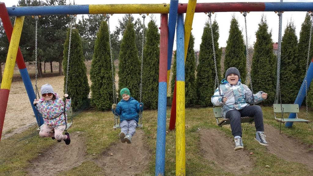 Polski. Zapoznały się z zabytkami Warszawy i Krakowa. Poznały legendy o Lechu, Warszawskiej syrence i Smoku wawelskim. Nabyły również podstawową wiedzę na temat Europy.