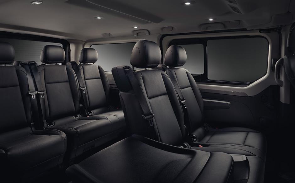Przestrzeń i poczucie komfortu Zaprojektowane do przewozu osób w maksymalnie komfortowych warunkach Renault Trafic SpaceClass potrafi rozpieszczać swoich pasażerów.