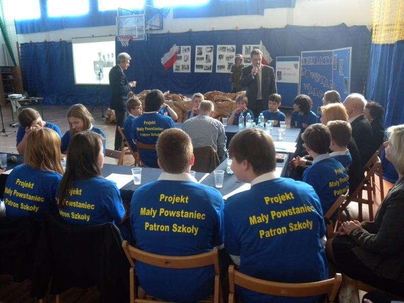 To był mój odruch, w młodym wieku walczyły biorąc udział w Powstaniu Warszawskim? Odp. Wiele osób biorących udział w Powstaniu było wychowywanych na wartościach związanych z harcerstwem.