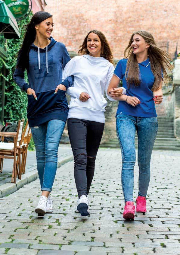 K00029 59,90 zł CASUAL CASUAL TUNIKA DRESOWA 1922 GRANATOWA 1 Dłuższa sportowa bluza z zamszowymi sznurkami przy kapturze i nadrukiem na przodzie. Rozmiary: XS-XL nr kat.