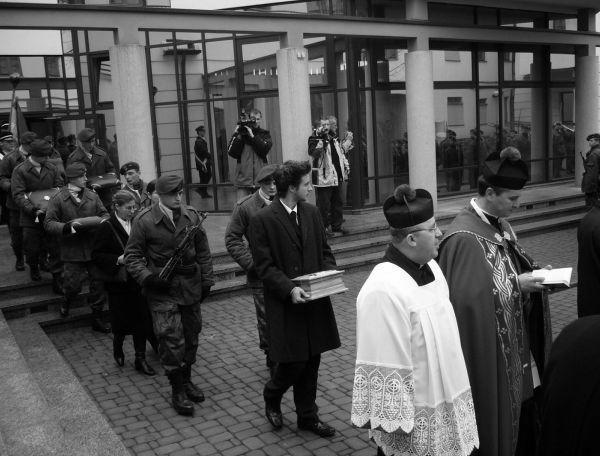 mogłoby zajmować się problemami Polonii i wymiana kulturalną. W tej placówce znalazłoby się muzeum rządu emigracyjnego oraz biblioteka im. E.F.