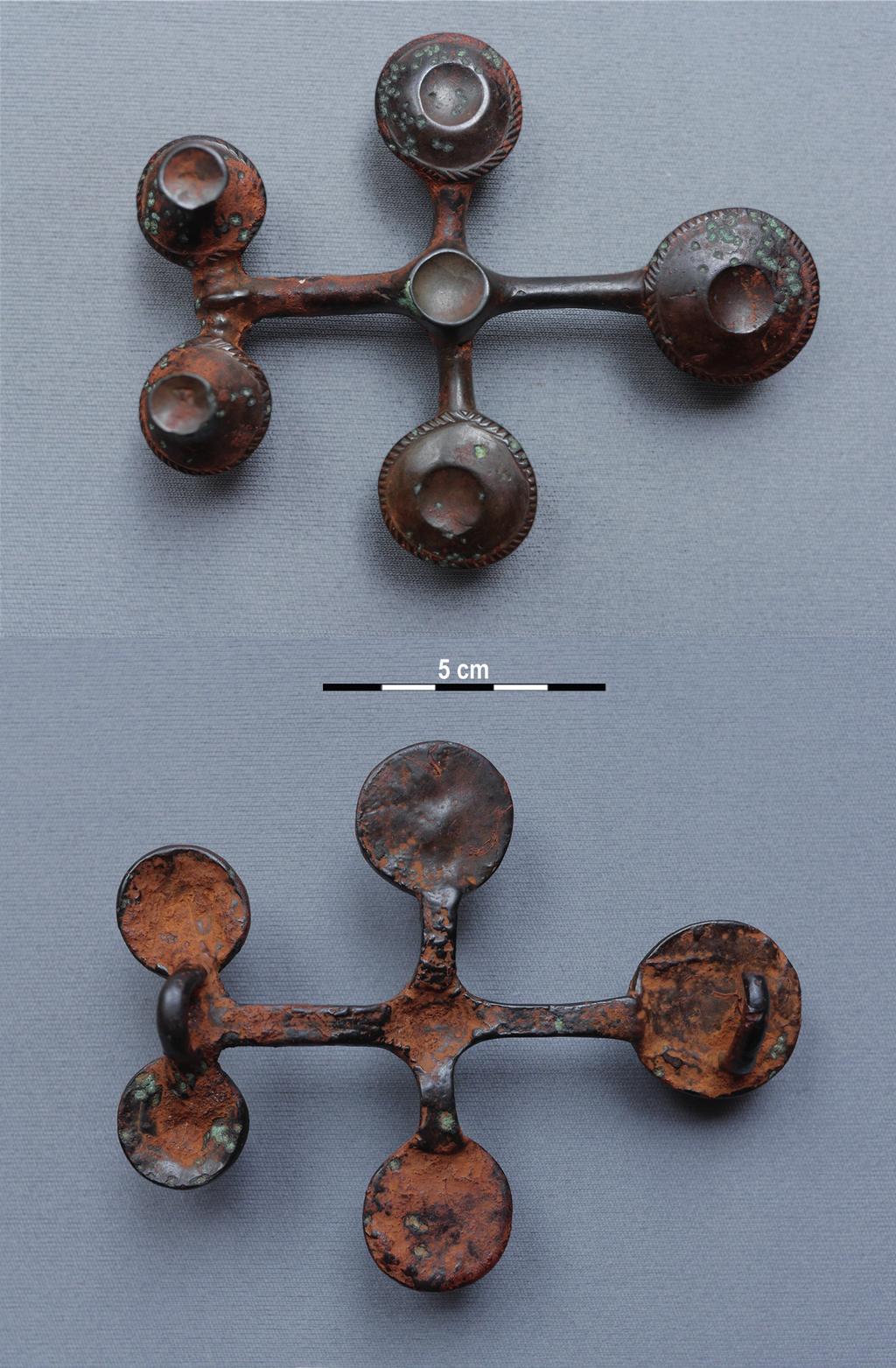 264 Maciej Kaczmarek, Mateusz Wawrzyniak Fig. 2. Bronze fibula from Konin, Wielkopolska voivodeship.