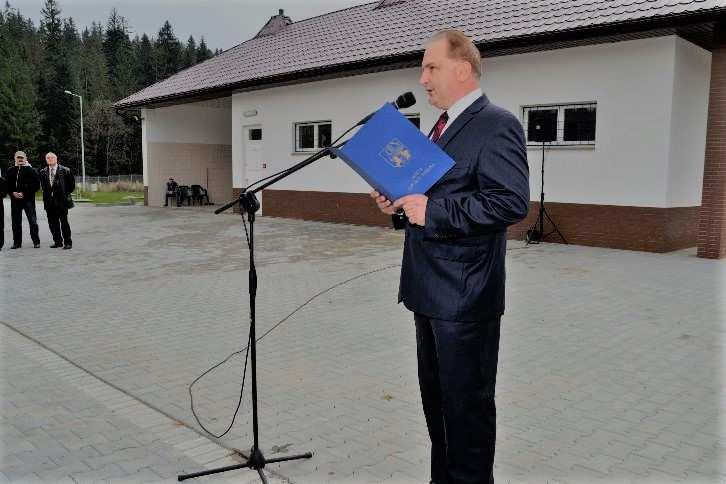 Cel projektu Usprawnienie gospodarki wodno-ściekowej w obu miejscowościach, a w rezultacie ochrona zlewni Czarnej Orawy i Jeziora Orawskiego oraz rzeki Orawy na Słowacji poprzez wspólne
