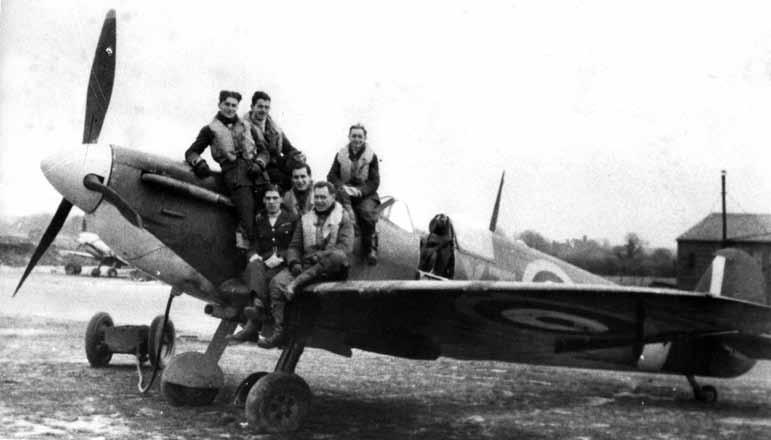 Wrzesień 1940 roku na lotnisku Turnhouse. Piloci 65 Squadronu RAF.