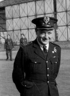 F/Lt Łaszkiewicz był kolejnym Polakiem w 245 Squadronie. P/O Koc przed samolotem Hurricane w 245 Squadronie.