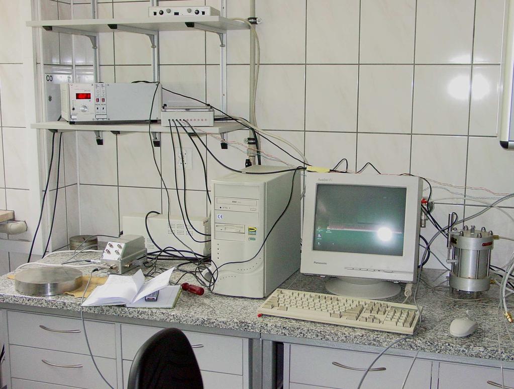 Laboratory setup for permeability tests in Rowe's cell (Head,