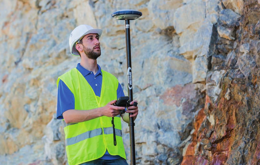 Spectra Precision SP60 Odbiornik SP60 wyróżnia się szerokimi możliwościami dostosowania do potrzeb użytkownika: od prostego rozwiązania L1 GPS, poprzez zestawy bazarover (skomunikowane za pomocą