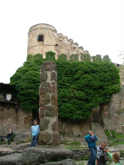 Historii tego średniowiecznego zamku nie będę opisywać, choć warto podkreślić, iż wzniesiono go w latach 50-tych XIV wieku.