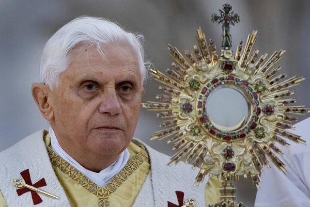 Anuncios Parroquiales 6 de junio de 2010 Domingo de Corpus Cristi En aquel tiempo, Jesús se puso a hablar a la gente del Reino de Dios, y curó a los que lo necesitaban.