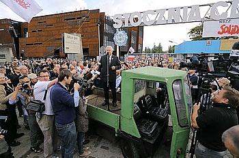 W Sali jednej z wystaw można znaleźć tysiące karteczek, za pomocą których można wyrazić własne zdanie nt.