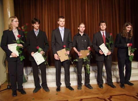 Akademia Młodych Twórców, z dwiema sekcjami: Badaczy i Odkrywców, koordynowanej przez doradcę metodycznego edukacji wczesnoszkolnej Hannę Derewlaną oraz Konstruktorów i Programistów, pod kierunkiem