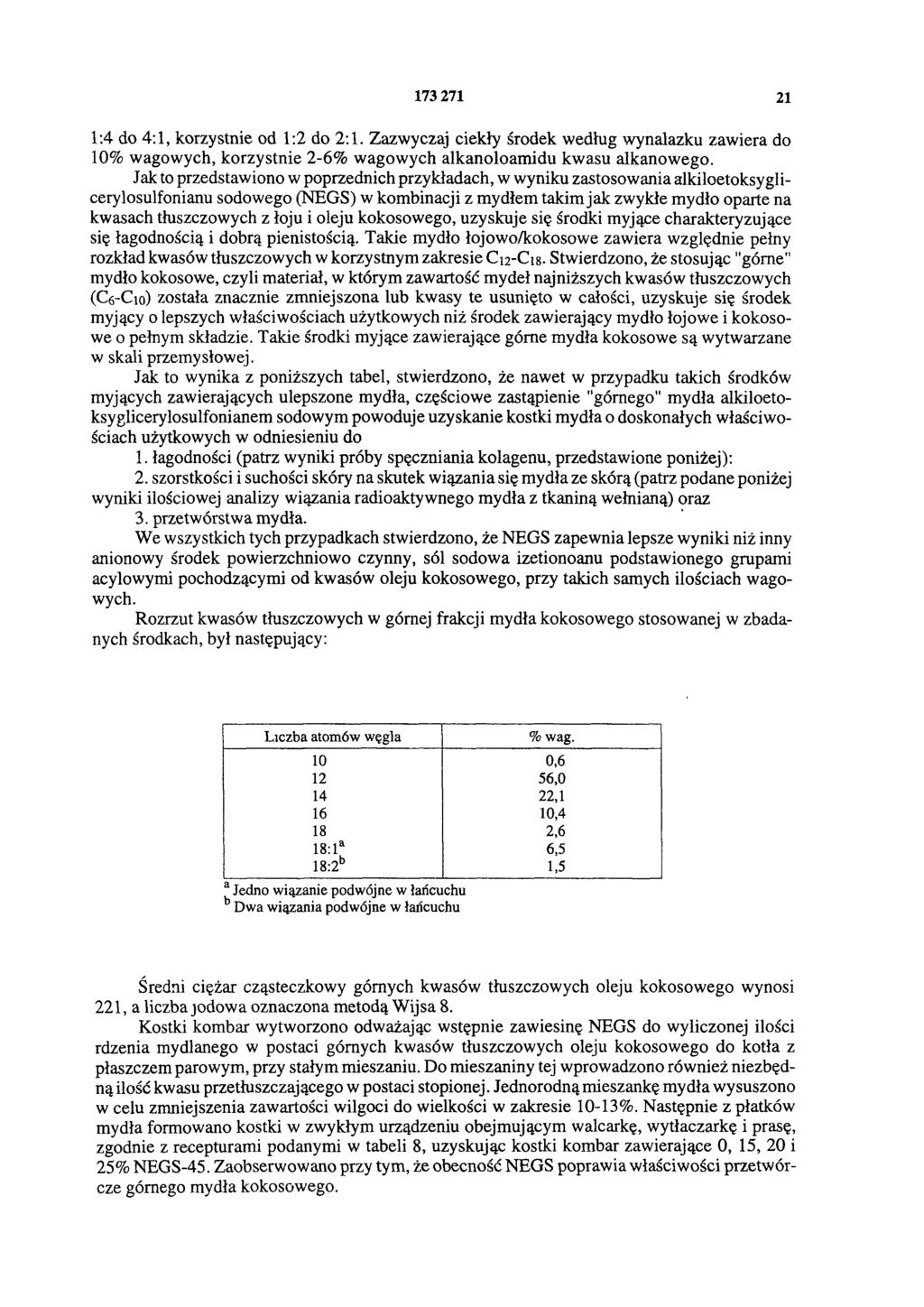173 271 21 1:4 do 4:1, korzystnie od 1:2 do 2:1. Zazwyczaj ciekły środek według wynalazku zawiera do 10% wagowych, korzystnie 2-6% wagowych alkanoloamidu kwasu alkanowego.