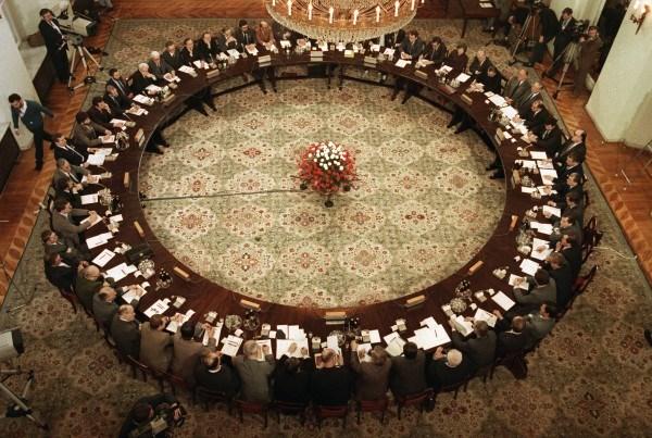 Obrady okrągłego stołu negocjacje prowadzone od 6 lutego do 5 kwietnia 1989 przez przedstawicieli władz PRL, opozycji solidarnościowej oraz kościelnej.