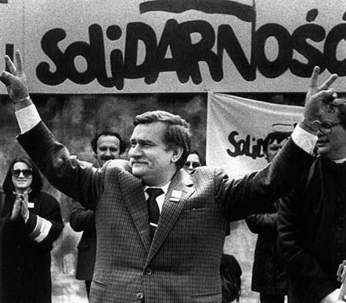 17 września 1980 na spotkaniu przedstawicieli komitetów strajkowych i założycielskich w Gdańsku utworzono Niezależny Samorządny Związek Zawodowy "Solidarność" i powołano Krajową Komisję